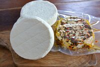 Fred B&uuml;ffelk&auml;se in Oliven&ouml;l &Kr&auml;utern